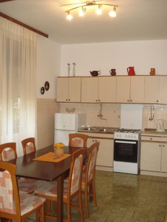Apartments Xenia เพทรอซาเน ห้อง รูปภาพ